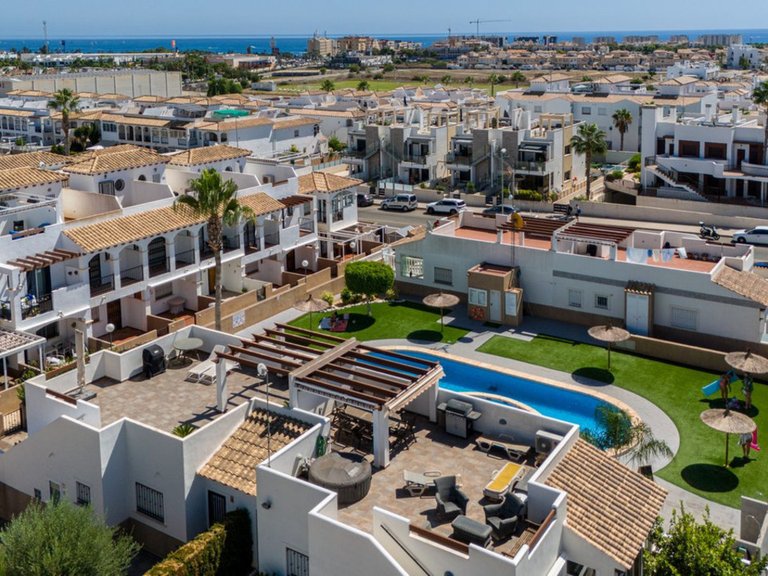Apartment for Sale in Punta Prima, Alicante 32