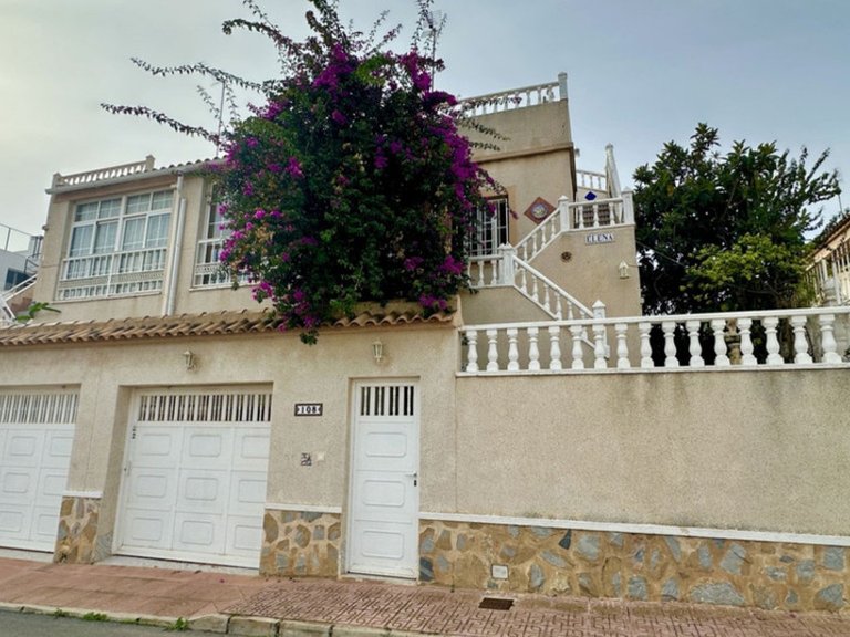 Villa for Sale in Los Altos, Alicante 43