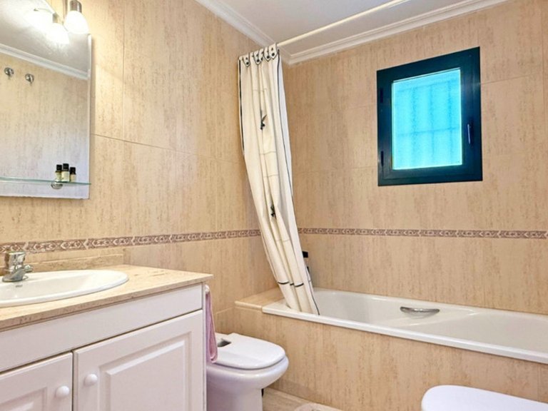 Apartment for Sale in Campoamor, Alicante 16