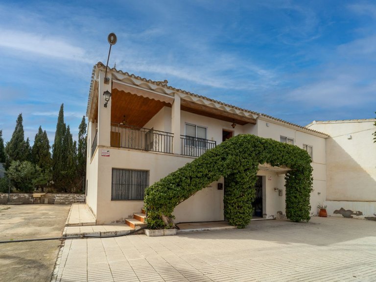 Villa for Sale in Salinas, Alicante 1