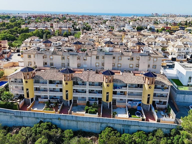 Apartment for Sale in Cabo Roig, Alicante 2