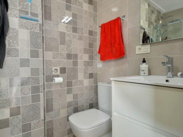 Villa for Sale in Guardamar Del Segura, Alicante 26