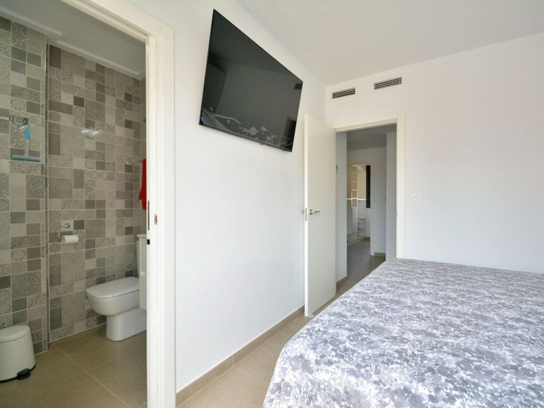 Villa for Sale in Guardamar Del Segura, Alicante 28