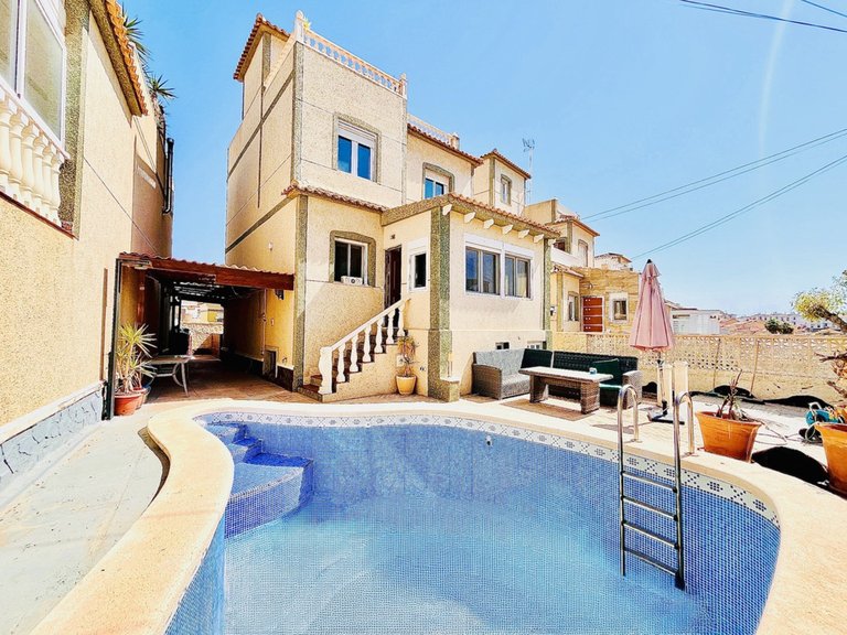 Villa for Sale in San Miguel De Salinas, Alicante 3