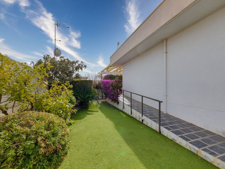 Villa for Sale in Mil Palmeras, Alicante 34