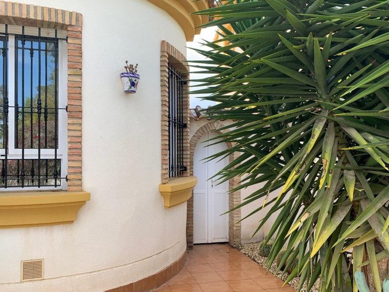 Villa for Sale in Guardamar Del Segura, Alicante 40