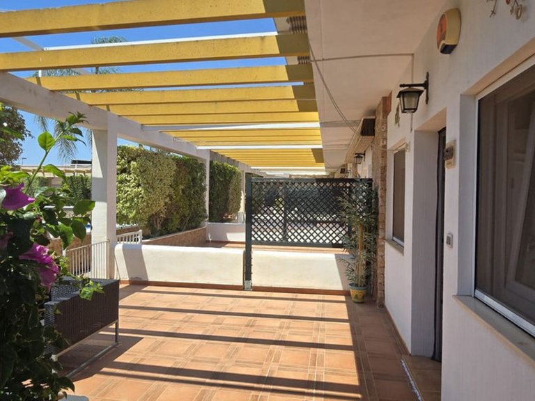 Apartment for Sale in Mil Palmeras, Alicante 3