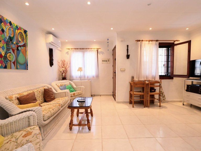 Villa for Sale in Mil Palmeras, Alicante 4