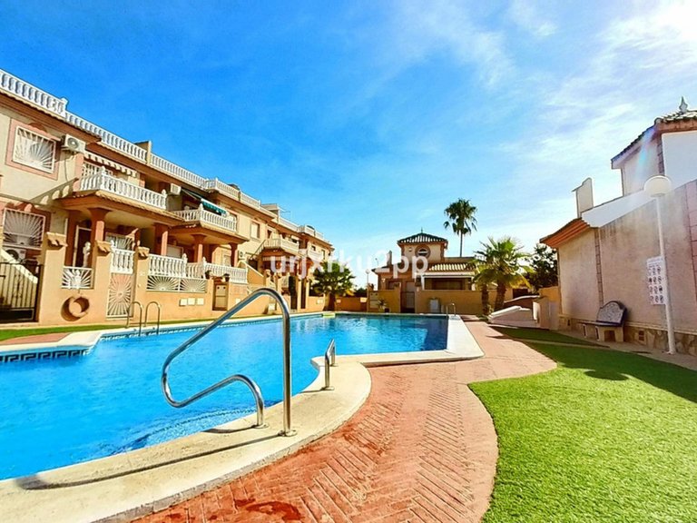 Villa for Sale in Playa Flamenca, Alicante 1