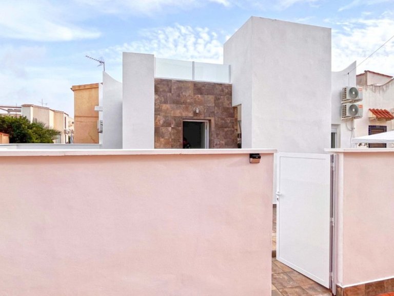 Villa for Sale in Playa Flamenca, Alicante 7