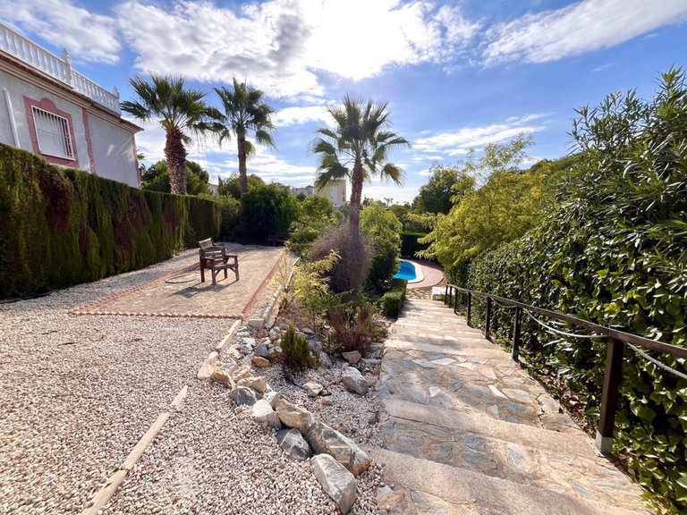 Apartment for Sale in Los Altos, Alicante 33