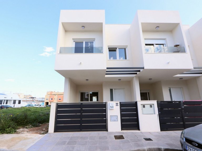 Villa for Sale in Pilar De La Horadada, Alicante 1