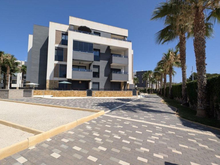 Apartment for Sale in Los Altos, Alicante 42