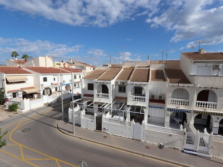 Villa for Sale in Mil Palmeras, Alicante 26