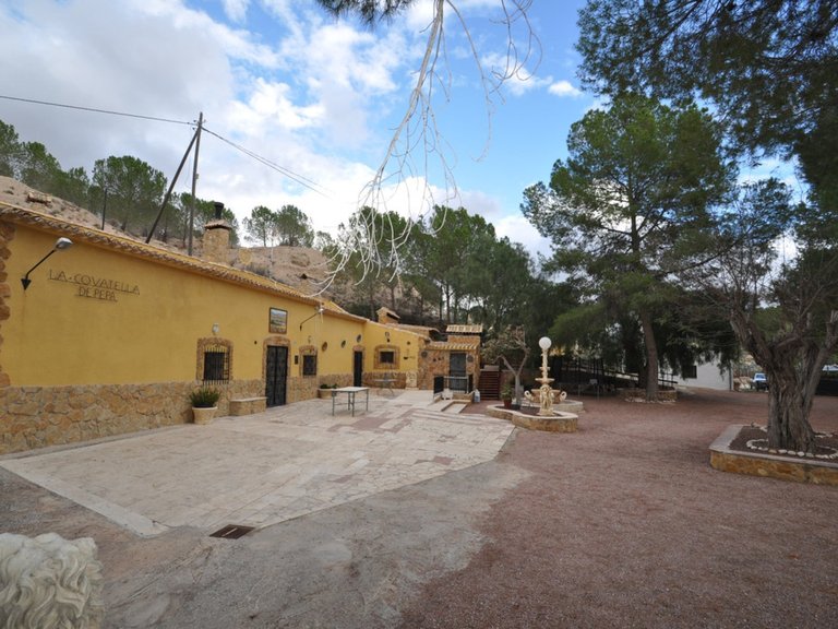 Villa for Sale in Pinoso, Alicante 20