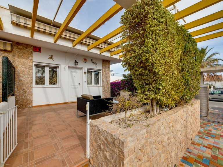 Villa for Sale in Mil Palmeras, Alicante 35