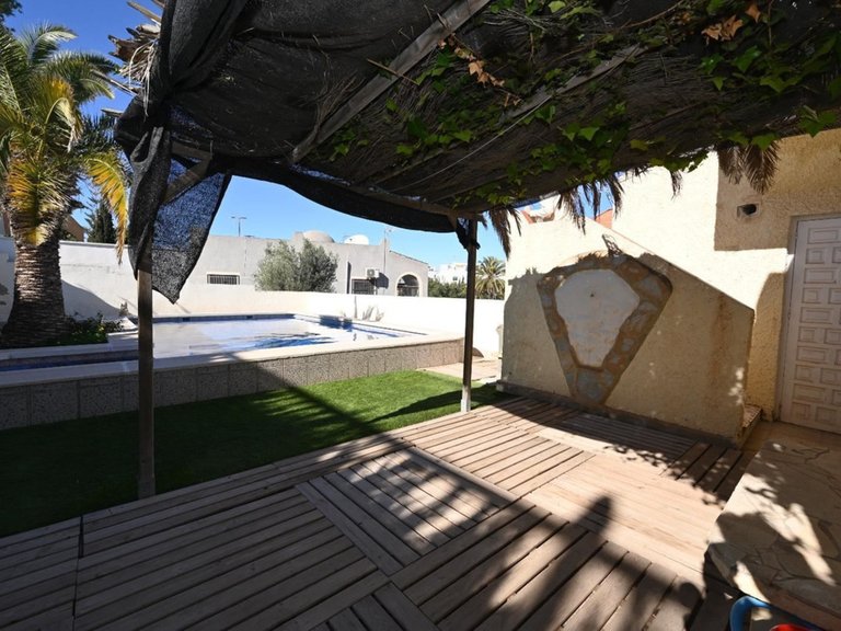 Villa for Sale in Los Altos, Alicante 1