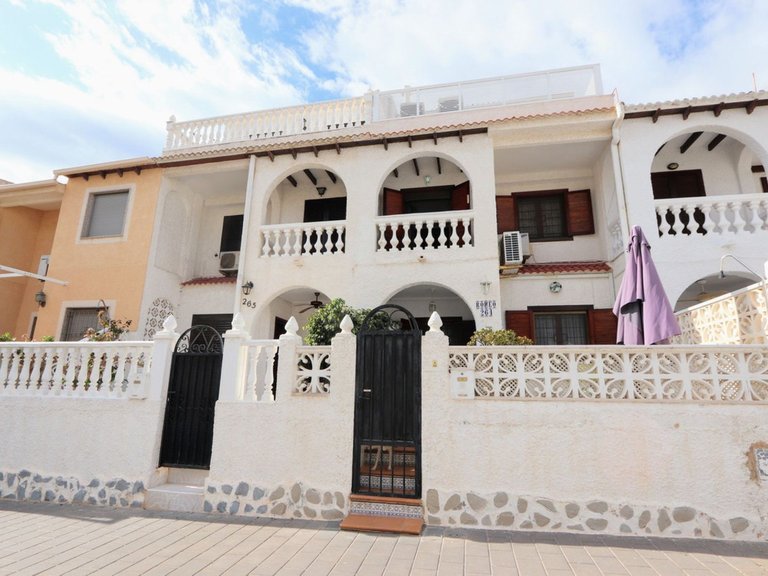 Villa for Sale in Mil Palmeras, Alicante 30