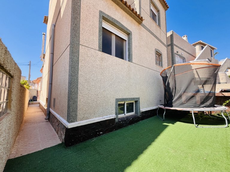 Villa for Sale in San Miguel De Salinas, Alicante 32