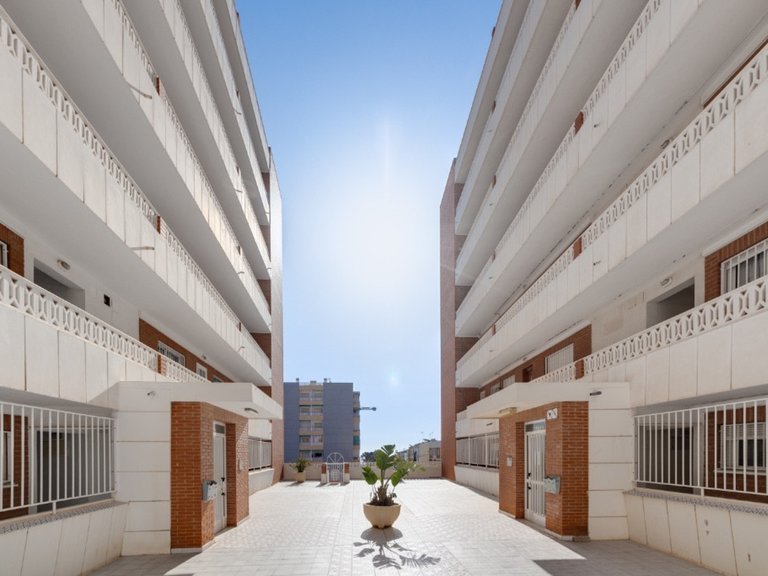 Apartment for Sale in Punta Prima, Alicante 39