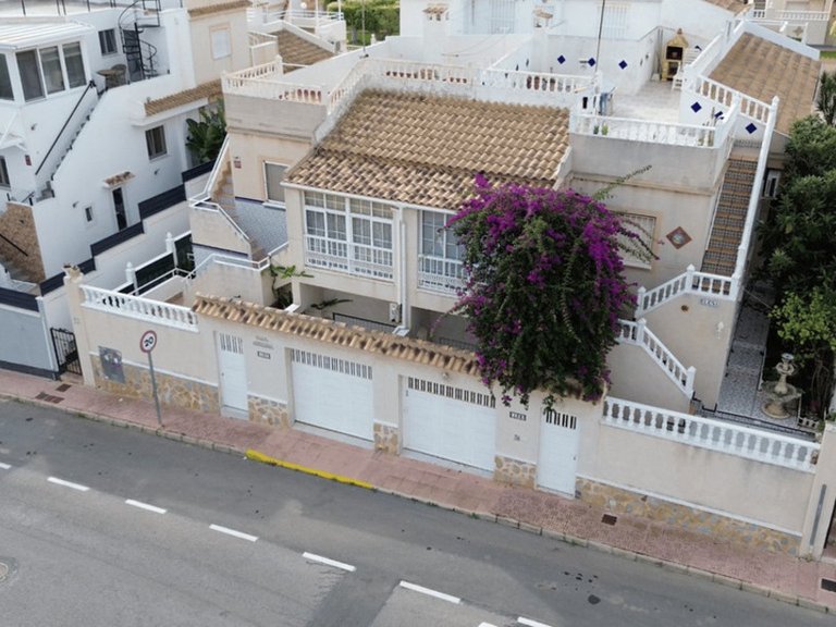 Villa for Sale in Los Altos, Alicante 3