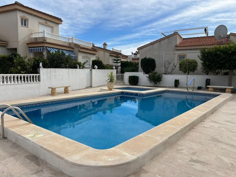 Villa for Sale in Algorfa, Alicante 2