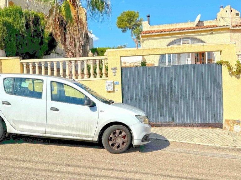 Villa for Sale in Torrevieja, Alicante 8
