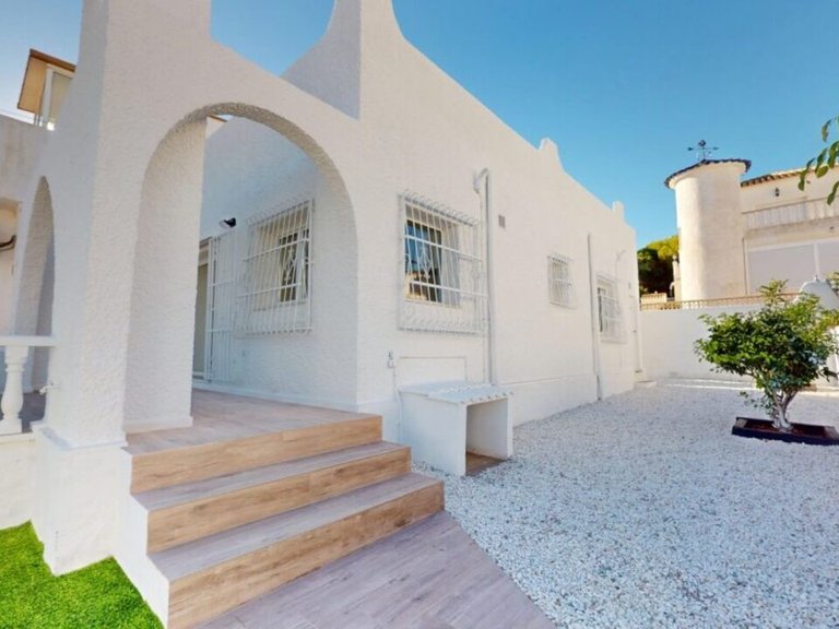 Villa for Sale in Villamartin, Alicante 2