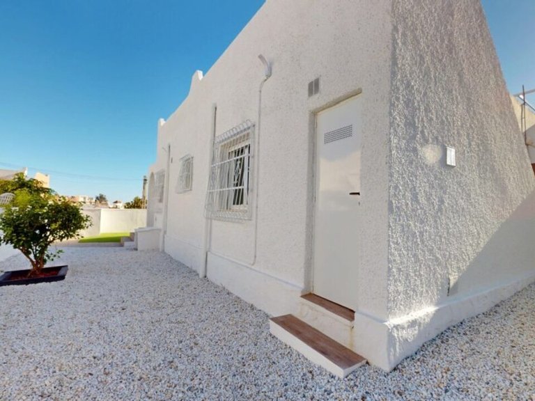 Villa for Sale in Villamartin, Alicante 3
