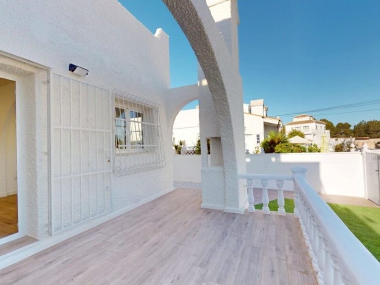 Villa for Sale in Villamartin, Alicante 5