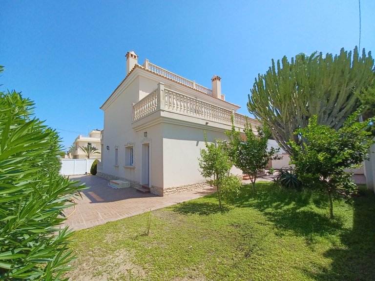 Villa for Sale in Cabo Roig, Alicante 8