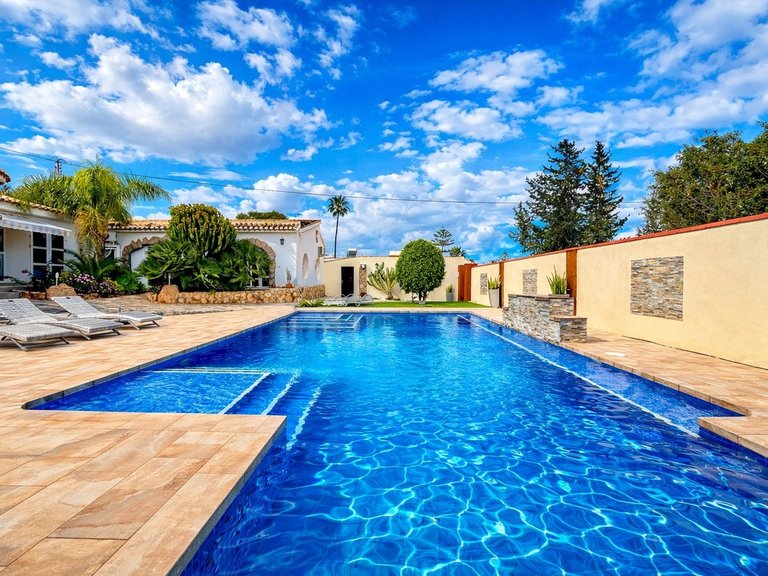 Villa for Sale in Costa Blanca Cabo Roig, Alicante 3