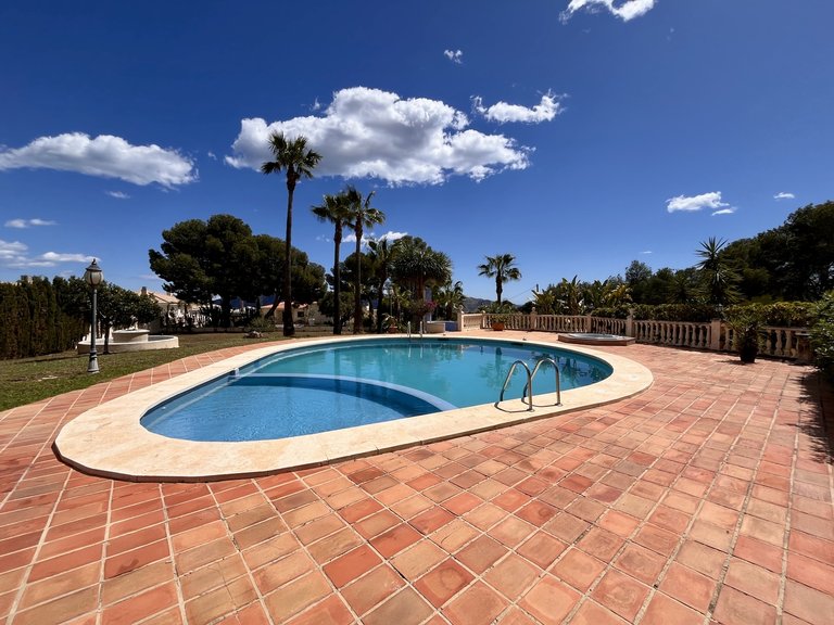 Villa for Sale in La Nucia, Alicante 40