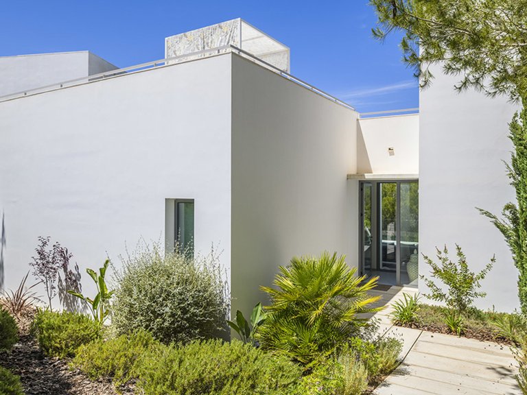 Villa for Sale in Las Colinas Golf Resort, Alicante 11