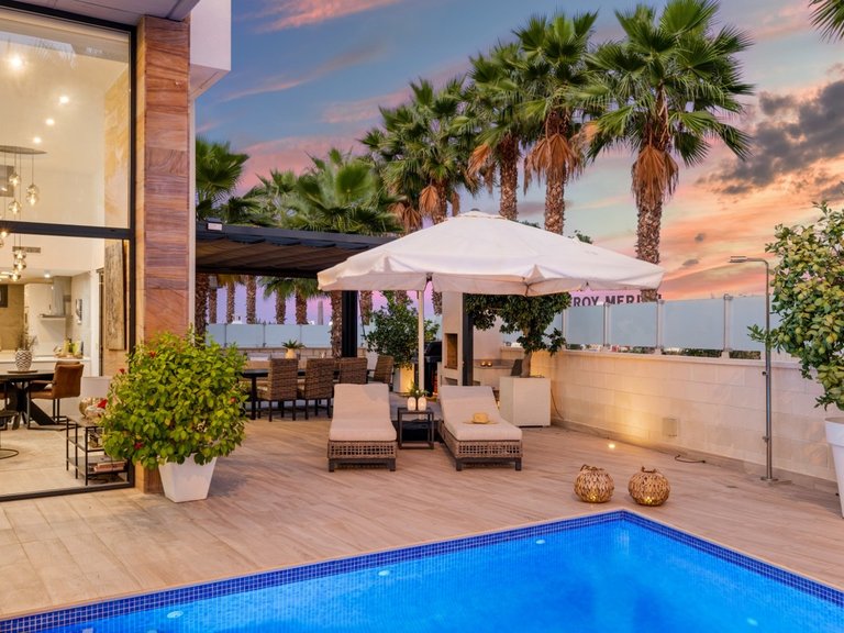 Villa for Sale in Cabo Roig, Alicante 18