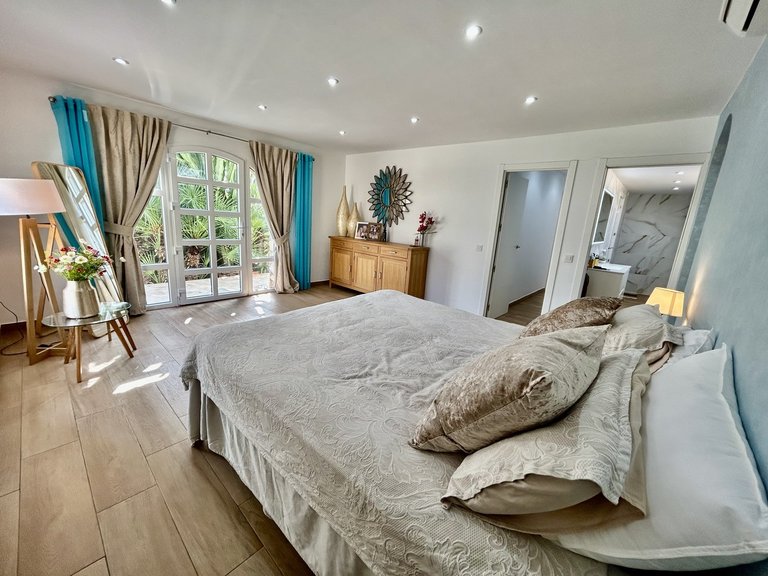 Villa for Sale in Costa Blanca Cabo Roig, Alicante 9