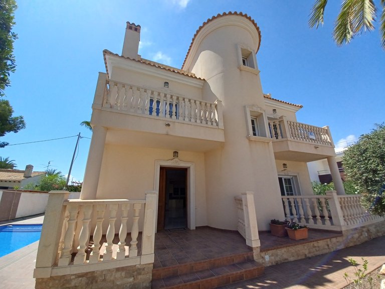 Villa for Sale in Cabo Roig, Alicante 10