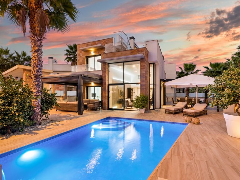 Villa for Sale in Cabo Roig, Alicante 19