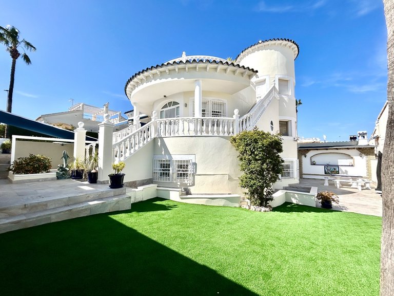 Villa for Sale in Inland Pinar De Campoverde, Alicante 37