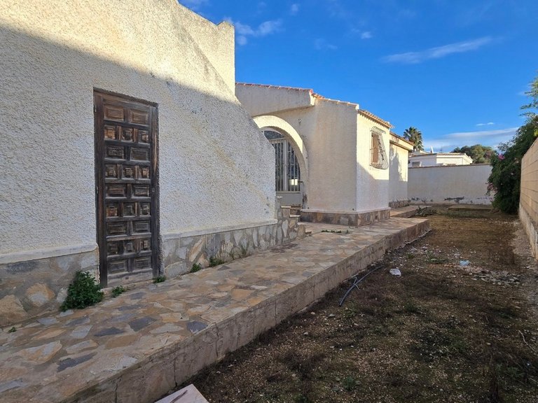 Villa for Sale in El Chaparral, Alicante 23