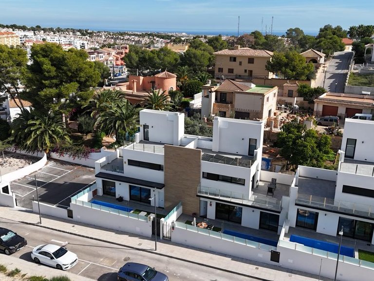 Villa for Sale in Costa Blanca Villamartin, Alicante 1