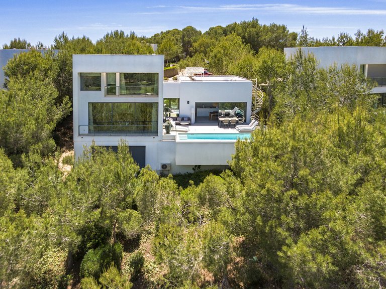 Villa for Sale in Las Colinas Golf Resort, Alicante 1
