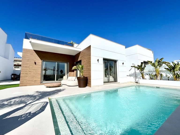 Villa for Sale in Inland Las Filipinas, Alicante 1
