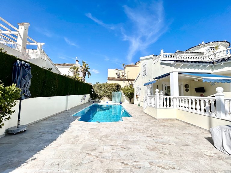 Villa for Sale in Inland Pinar De Campoverde, Alicante 34
