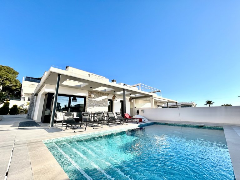 Villa for Sale in Costa Blanca Los Balcones, Alicante 1