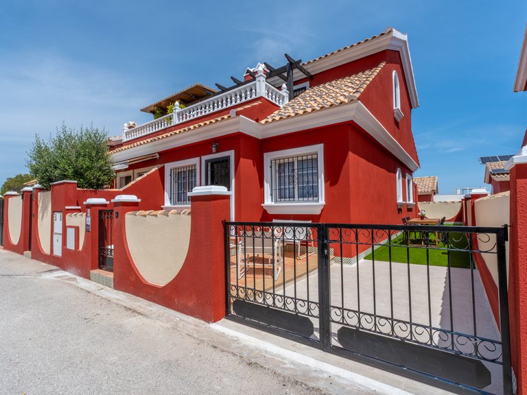 Town House for Sale in Costa Blanca Villamartin, Alicante 1