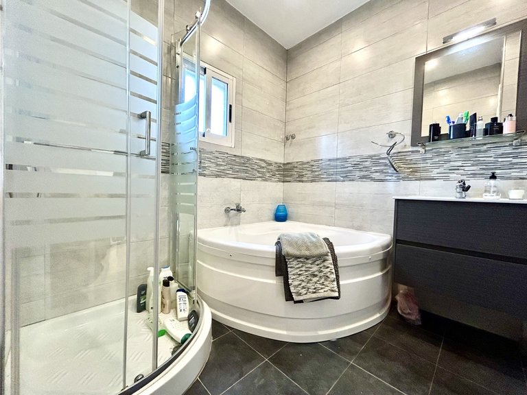 Villa for Sale in Villamartin, Alicante 12