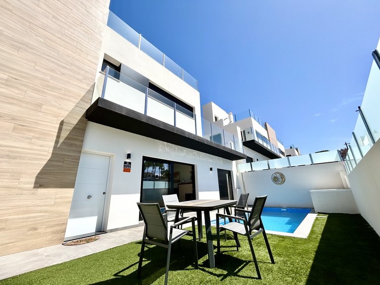 Villa for Sale in Costa Blanca Villamartin, Alicante 1