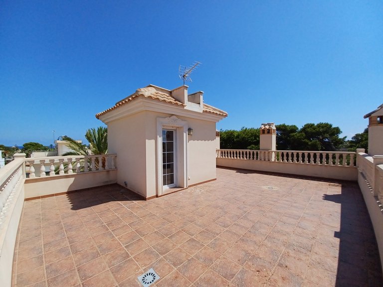 Villa for Sale in Cabo Roig, Alicante 38
