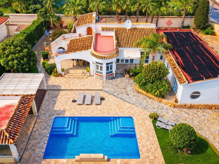 Villa for Sale in Costa Blanca Cabo Roig, Alicante 4